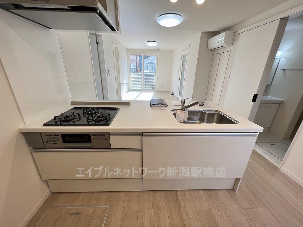 キッチン　同タイプ、別部屋写真