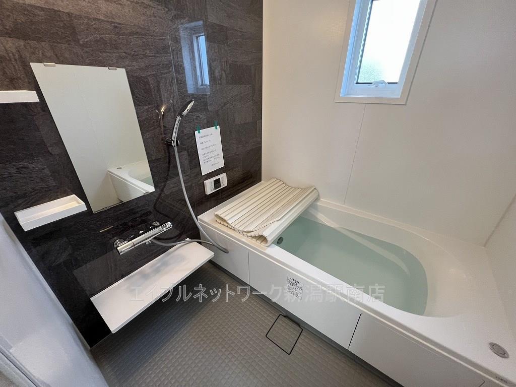 バス・シャワールーム　同タイプ、別部屋写真