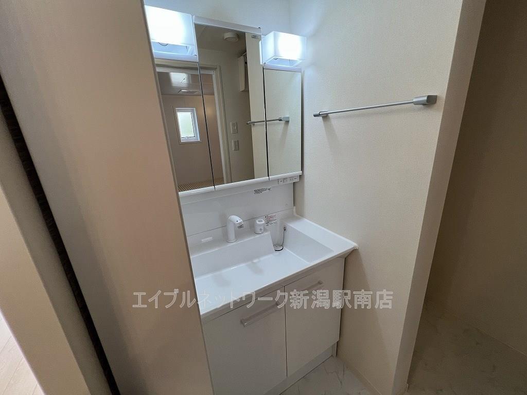 洗面設備　同タイプ、別部屋写真