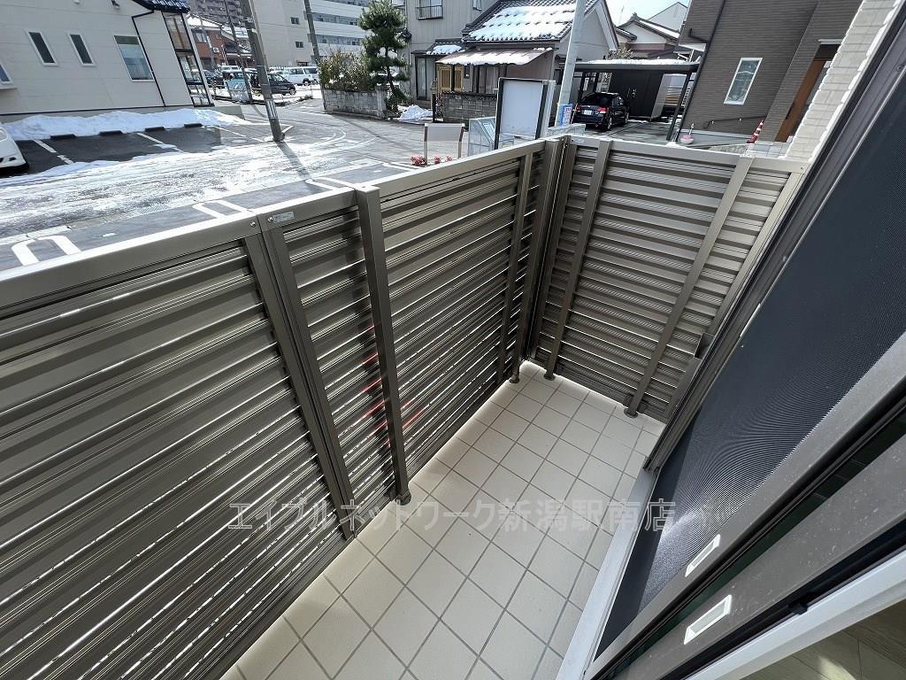 バルコニー　同タイプ、別部屋写真