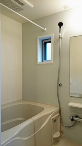 バス・シャワールーム　コンパクトで使いやすいお風呂です