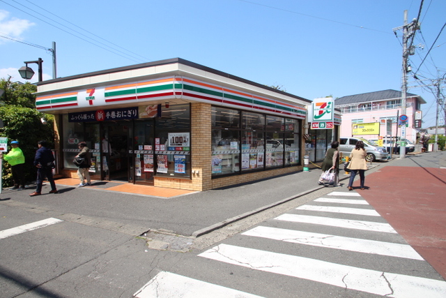 コンビニ　セブンイレブン横浜鶴ケ峰駅北店（コンビニ）まで389m