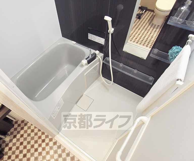 バス・シャワールーム　少し広めの浴槽を入れました