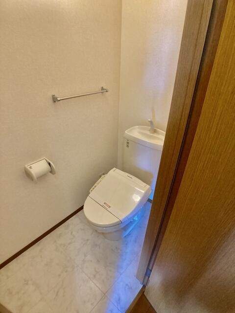 トイレ　写真は別の部屋のものです。