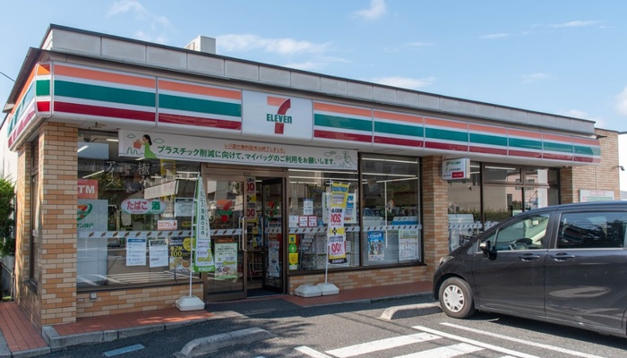 コンビニ　セブンイレブン（コンビニ）まで350m