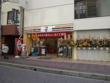 コンビニ　セブンイレブン市川本八幡駅南口店（コンビニ）まで27m