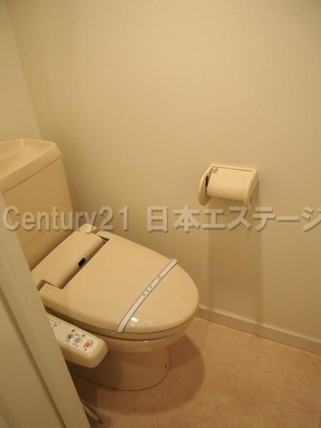 トイレ　温水洗浄便座完備です