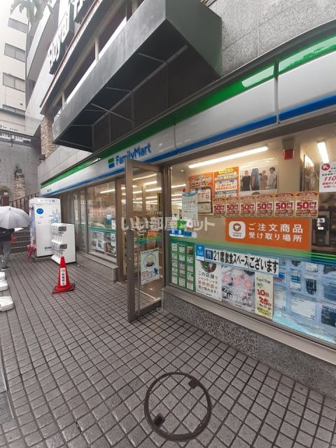 コンビニ　ファミリーマート神楽坂三丁目店（コンビニ）まで494m