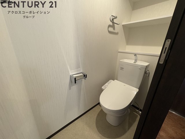 トイレ　温水洗浄便座付きのトイレです♪