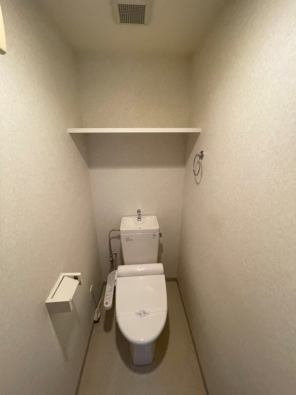 トイレ　同タイプ別室の画像です、ご参考までに