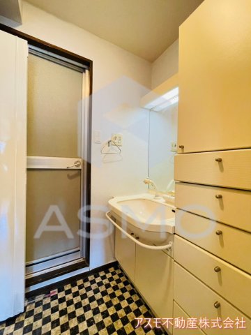 洗面設備　同マンション別部屋　参考写真