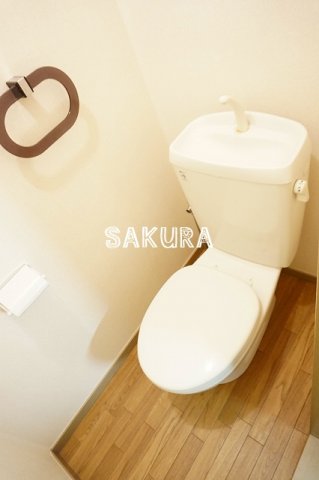トイレ　落ち着いた色調のトイレです♪