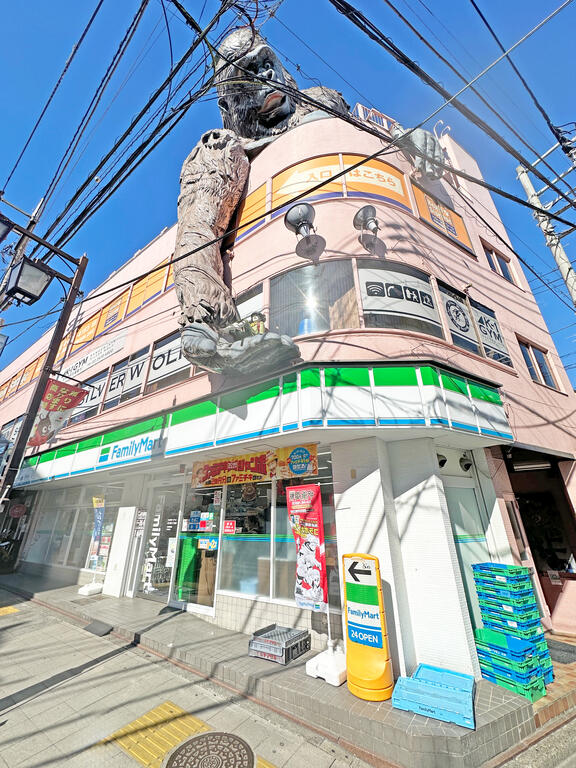 コンビニ　ファミリーマート太子堂三丁目店（コンビニ）まで213m