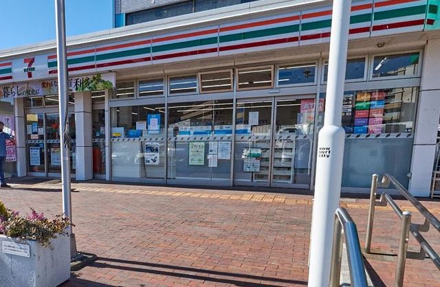 コンビニ　セブンイレブン八潮PA店（コンビニ）まで1064m