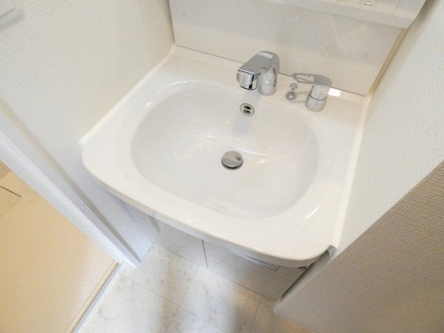 洗面設備　シャンプードレッサー付き洗面台です。