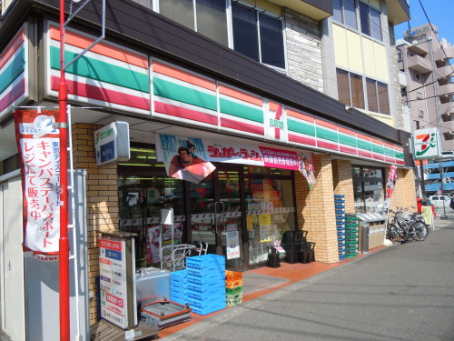 コンビニ　セブンイレブン横須賀安浦店（コンビニ）まで244m