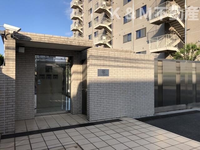 エントランス　落ち着いたエントランスです