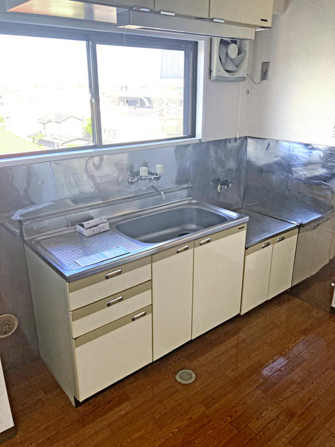 キッチン　※補修前の参考画像の為、設備等は現況優先。