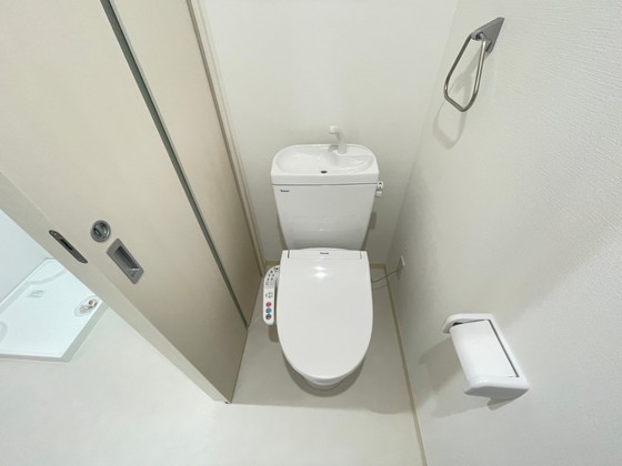 トイレ　※別の部屋の写真です