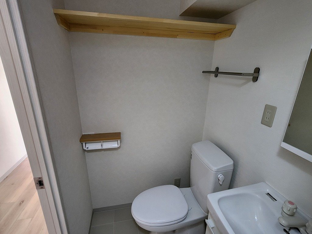 トイレ　トイレ内コンセントございます。