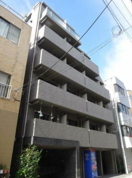建物外観　鉄筋コンクリート造のがっちりとした建物。