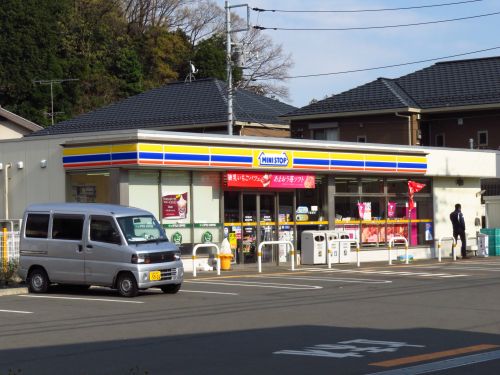 コンビニ　ミニストップ日吉本町店（コンビニ）まで371m