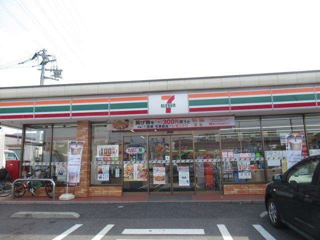コンビニ　セブンイレブン（コンビニ）まで568m
