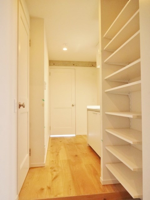 玄関　※別部屋参考写真