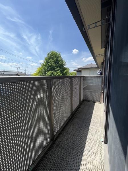 バルコニー　日当りの良いベランダ