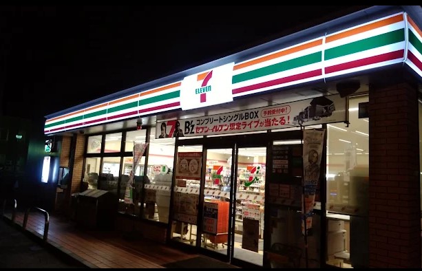 コンビニ　セブンイレブン 上尾本町東店（コンビニ）まで295m