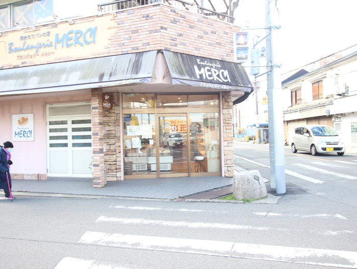 飲食店　パン屋　MELCI（飲食店）まで400m