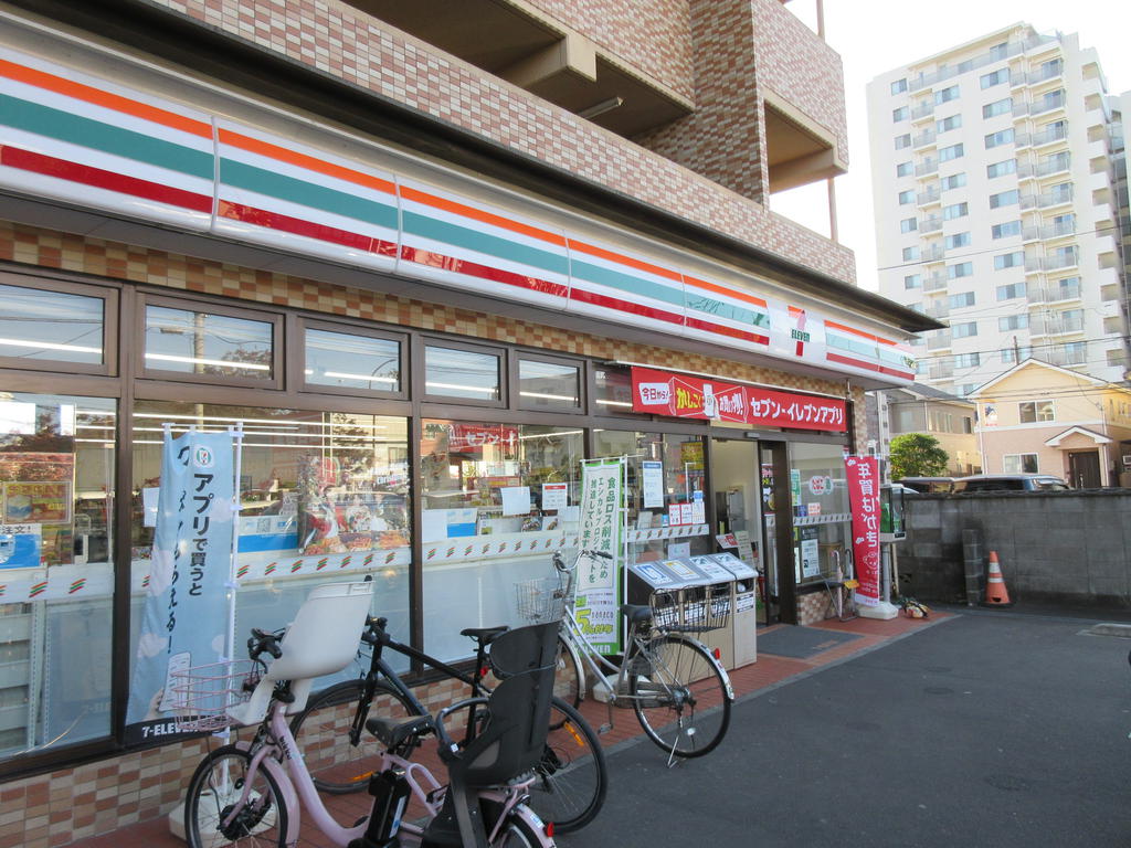コンビニ　セブンイレブン（コンビニ）まで270m