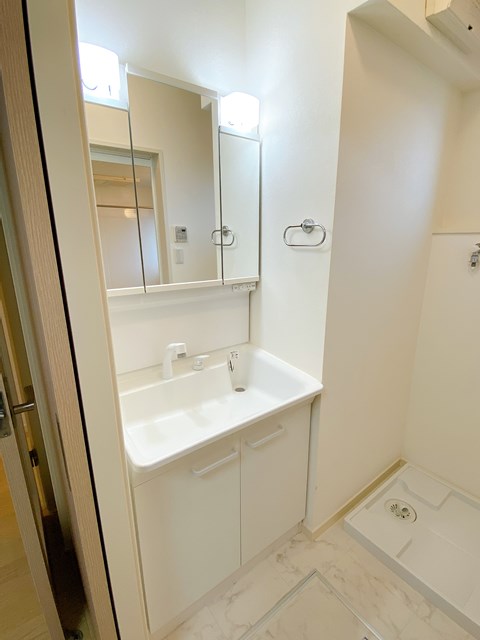 洗面設備　※参考写真※洗髪洗面化粧台で忙しい朝にも寝癖の付いた頭にも優