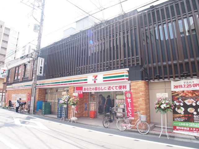 コンビニ　セブンイレブン（コンビニ）まで300m