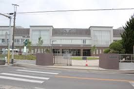 中学校　八千代市立八千代中学校（中学校）まで880m