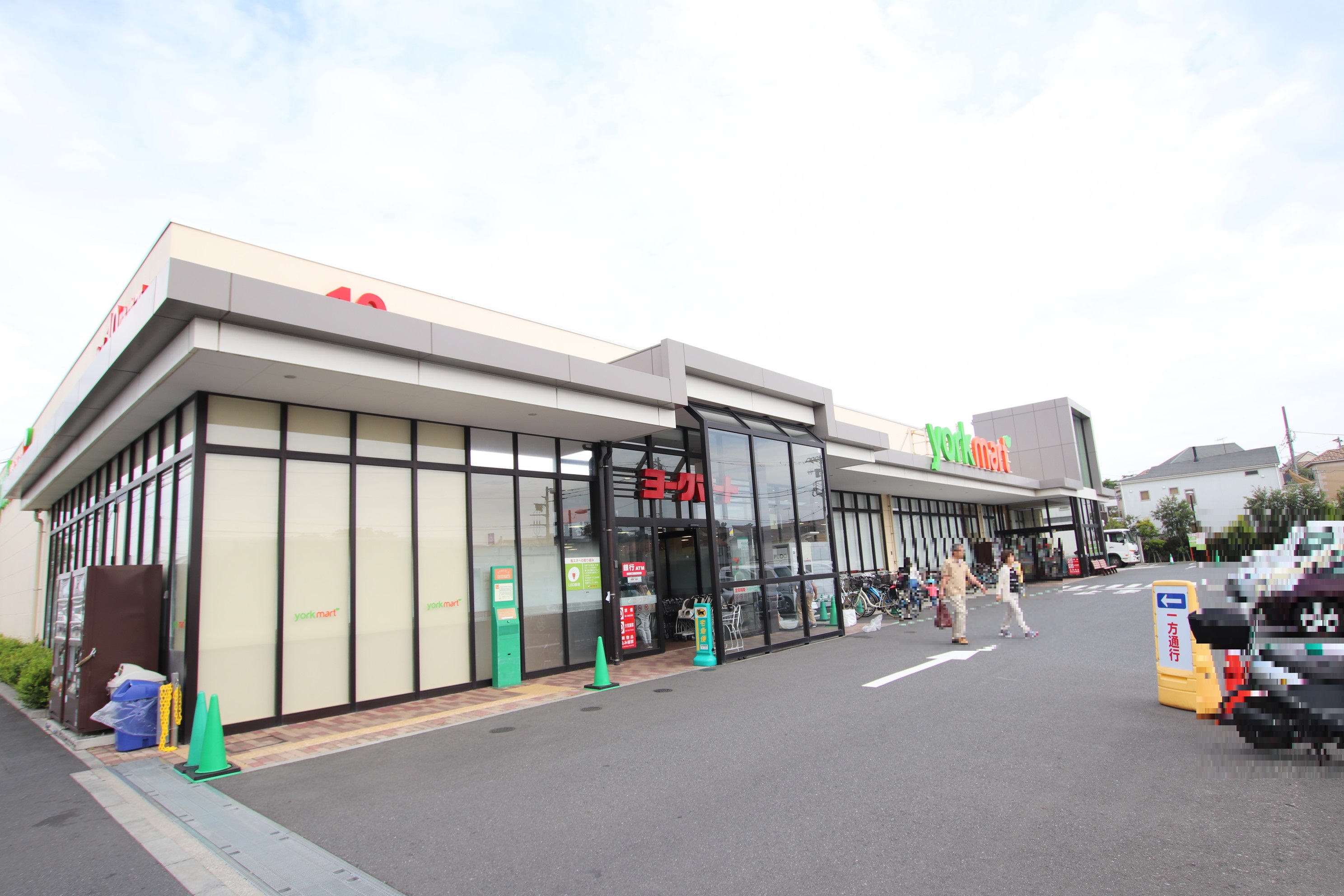 スーパー　ヨークフーズ辻堂太平台店（スーパー）まで245m
