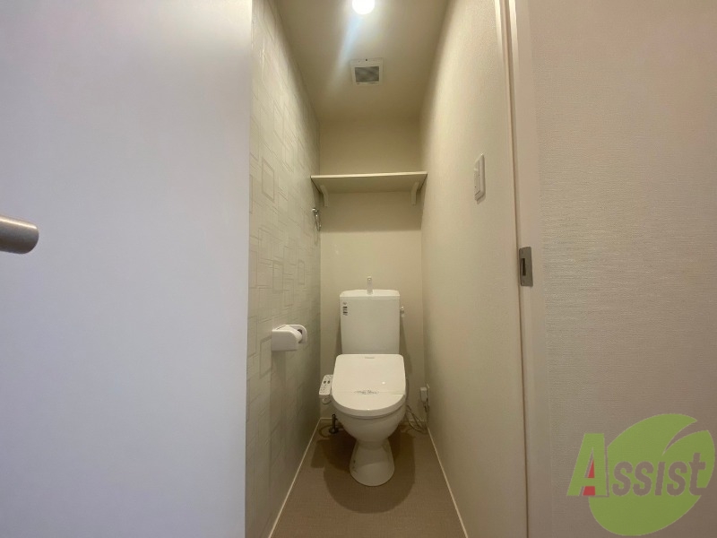 トイレ　トイレは嬉しい暖房便座で寒い日も快適に利用できます。