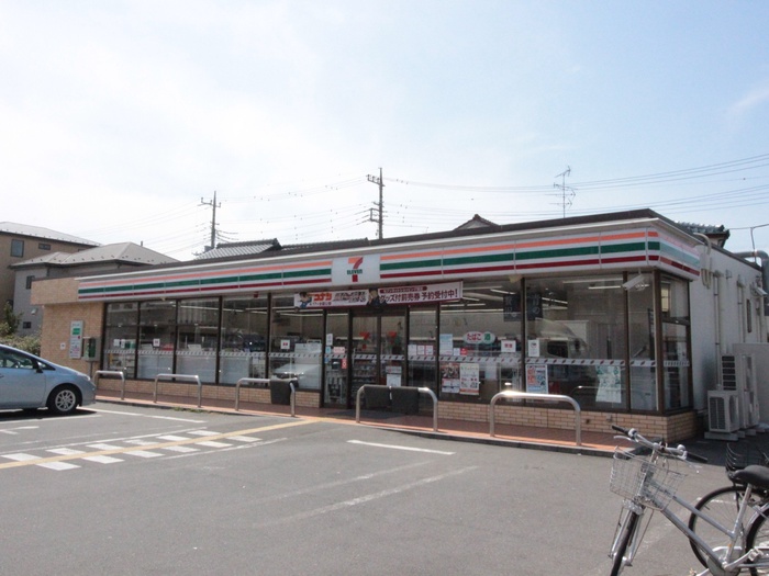コンビニ　セブンイレブン（コンビニ）まで650m