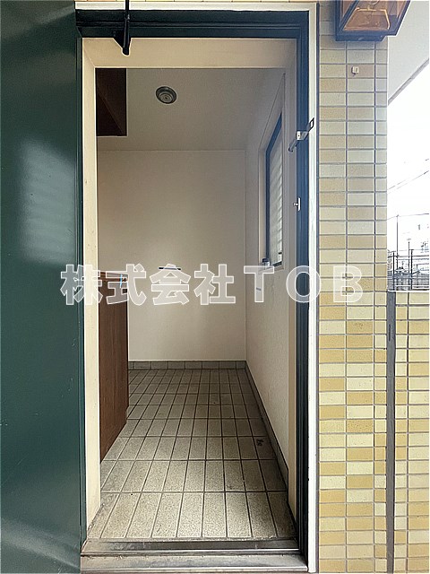 玄関　※クリーニング中の写真