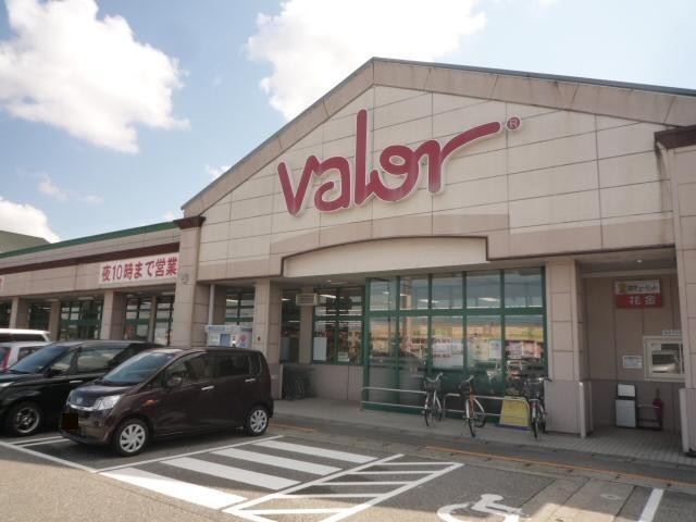 スーパー　バロー本郷店（スーパー）まで900m