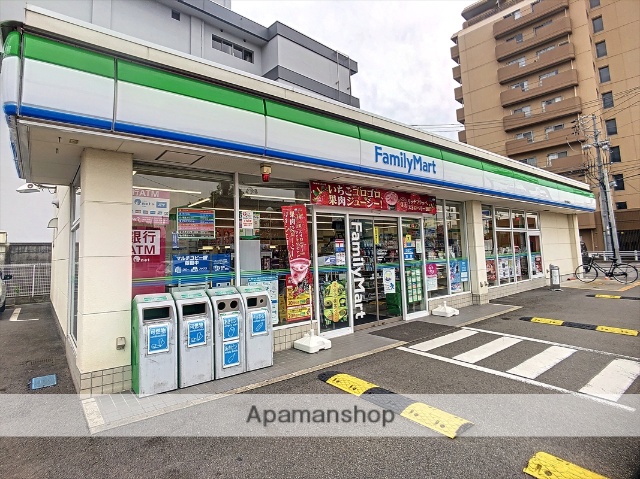 コンビニ　ファミリーマート（コンビニ）まで245m