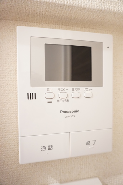セキュリティ　来訪者の姿を確認できるＴＶモニター付インターホン設置済です！