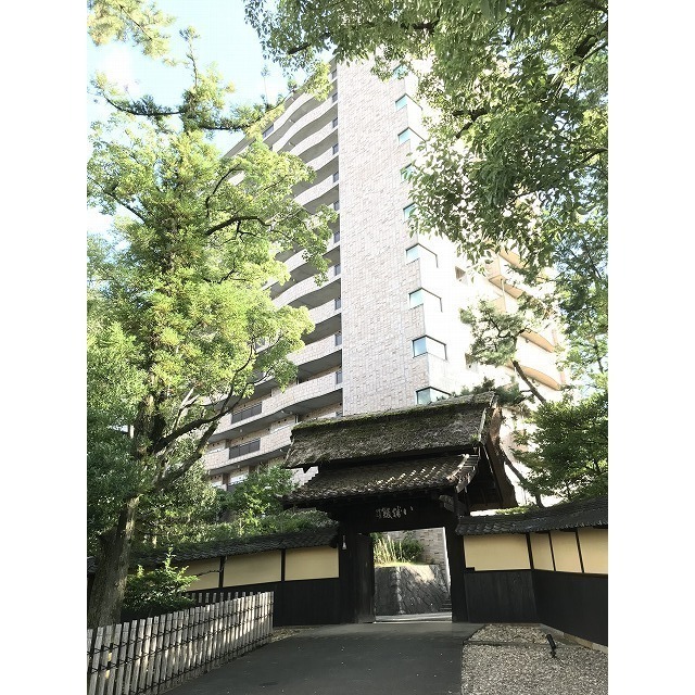 建物外観　タイル張り