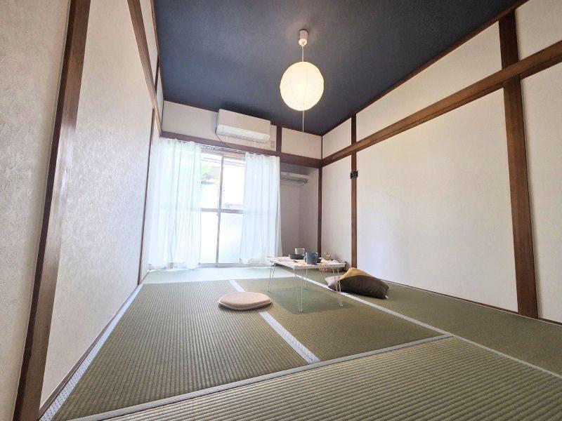 居室・リビング　1階の和室は落ち着きのあるモダンな雰囲気