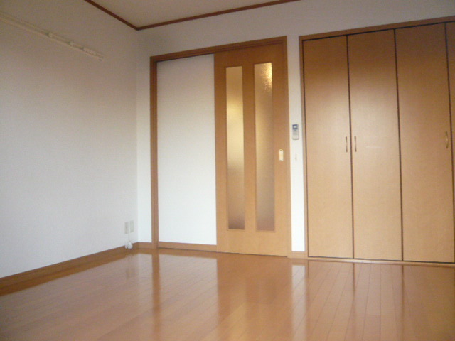 居室・リビング　★ゆとりあるクローゼット付きのお部屋です★