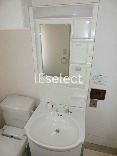洗面設備　毎日使う独立洗面台です。