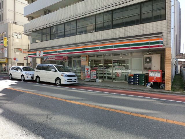 コンビニ　セブンイレブン（コンビニ）まで63m