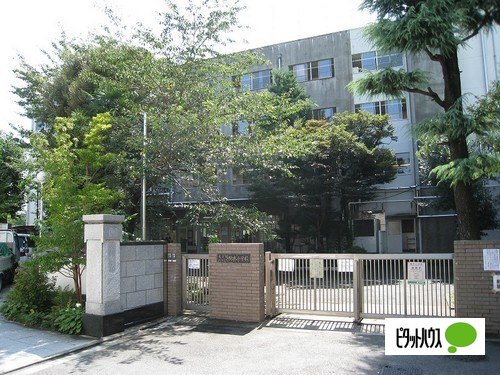 小学校　文京区立駒本小学校（小学校）まで164m