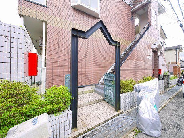 エントランス　落ち着いたエントランスです