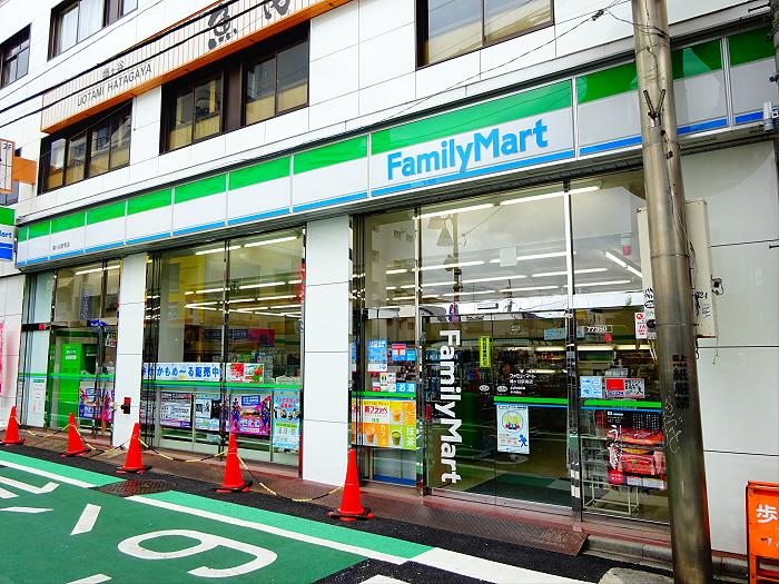 コンビニ　ファミリーマート 幡ヶ谷駅南店（コンビニ）まで98m